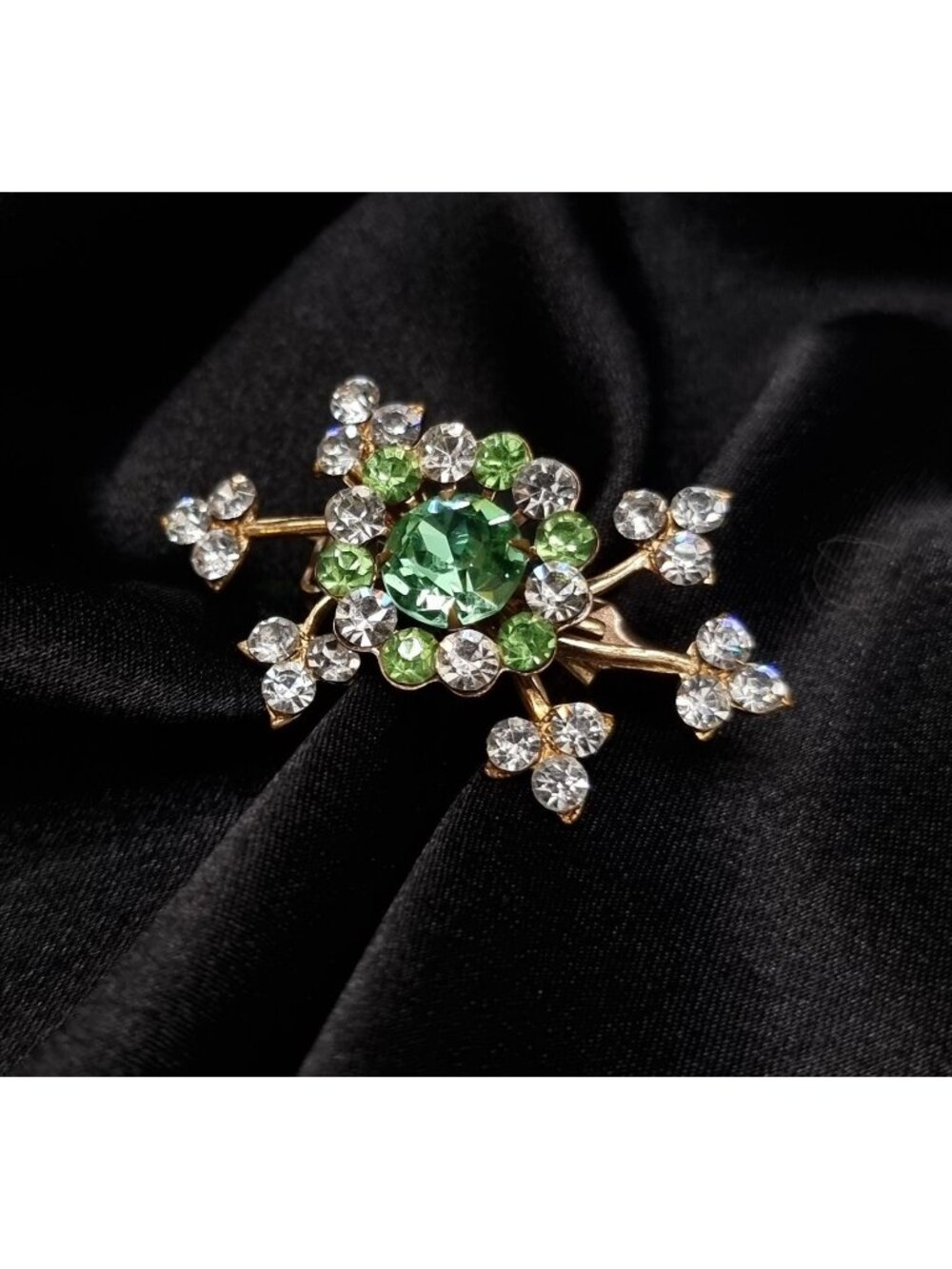 Vintage 1950's-1960's Green Rhinestone Floral Brooch With Gold-Tone Setting